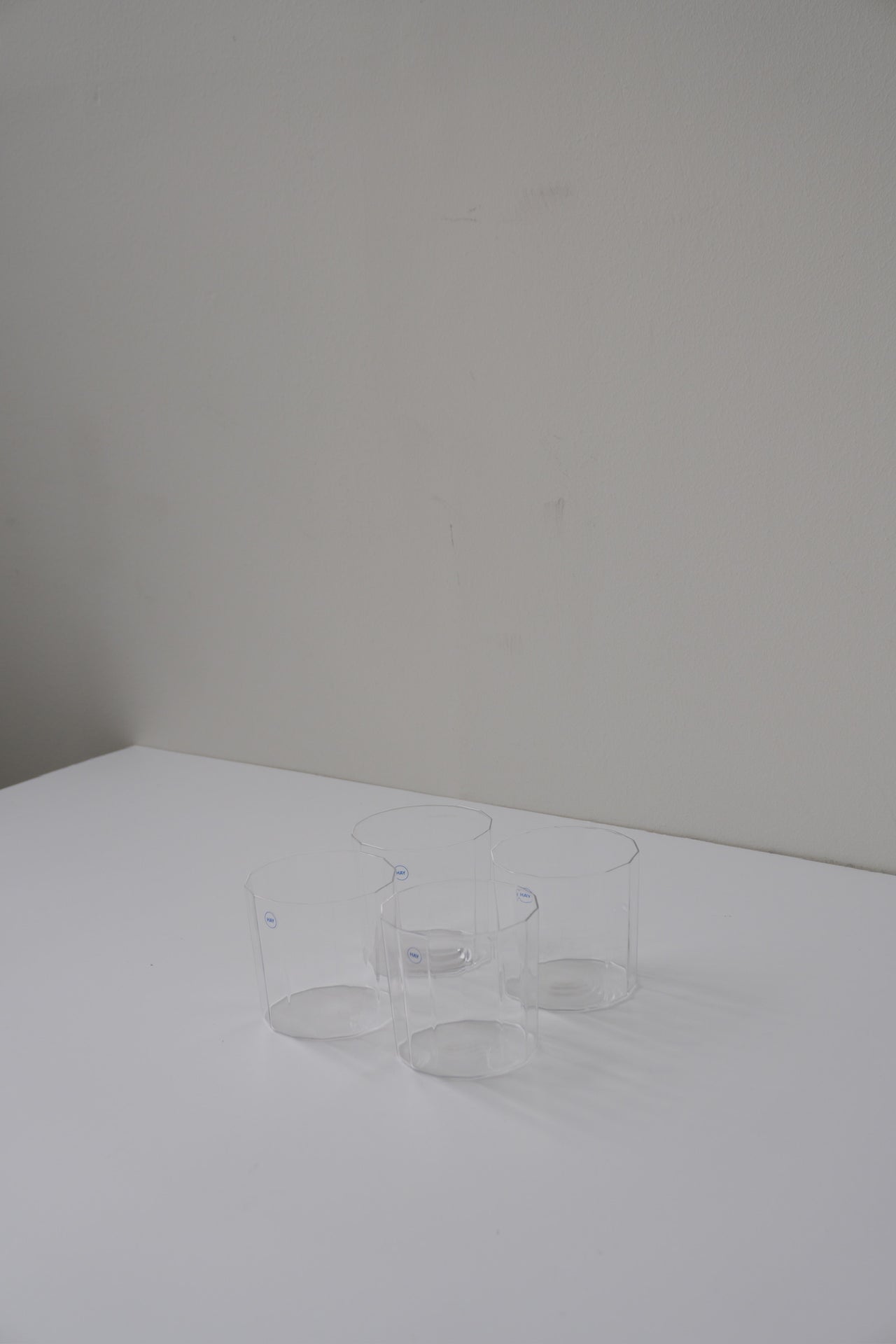 ANGLE GLASS WIDE BY HAY