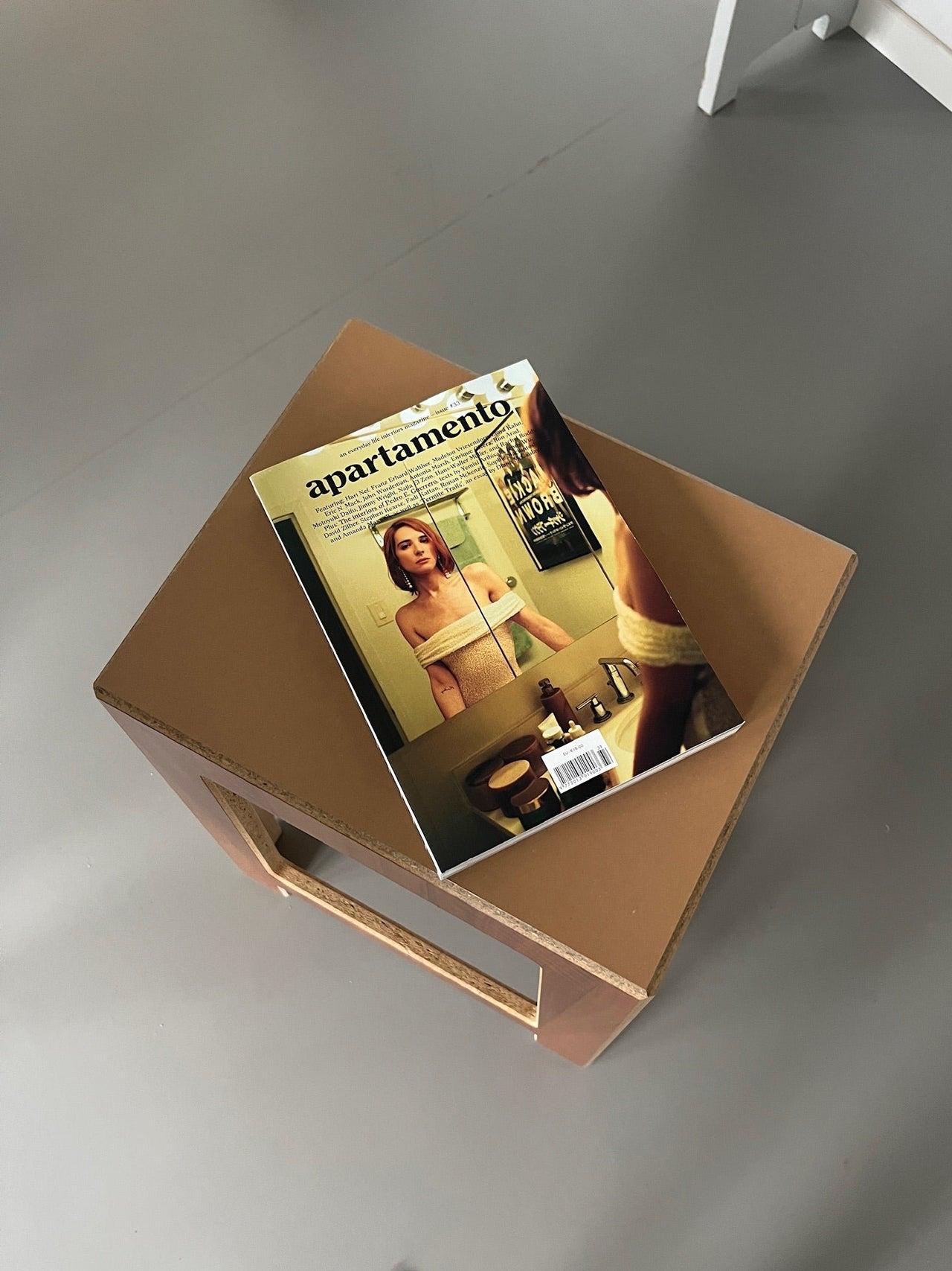 MAGAZINE ISSUE #33 APARTAMENTO