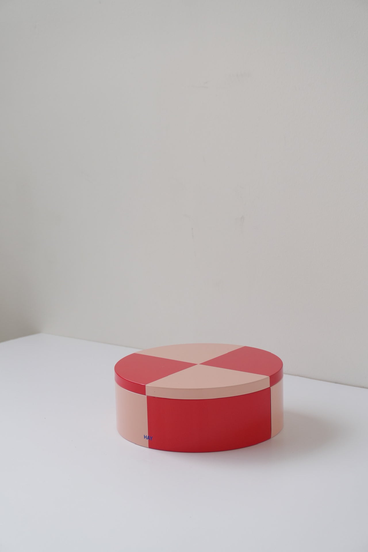 TIN CONTAINER ROUND BY HAY