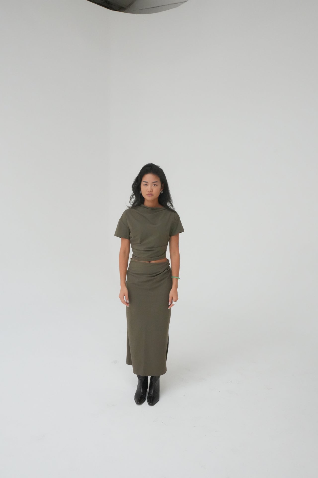 SIDE SPLIT MIDI SKIRT BY REYÈM