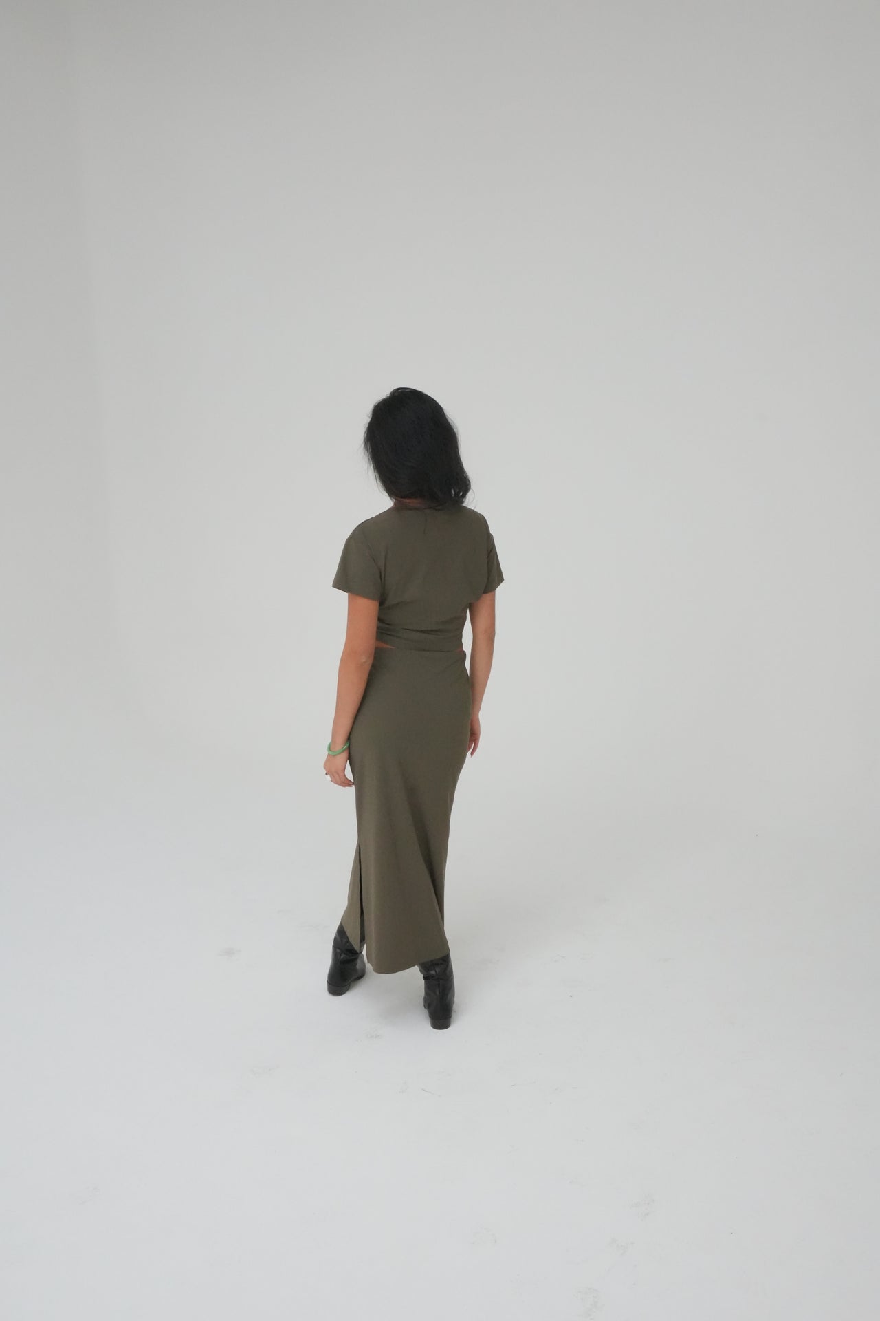 SIDE SPLIT MIDI SKIRT BY REYÈM