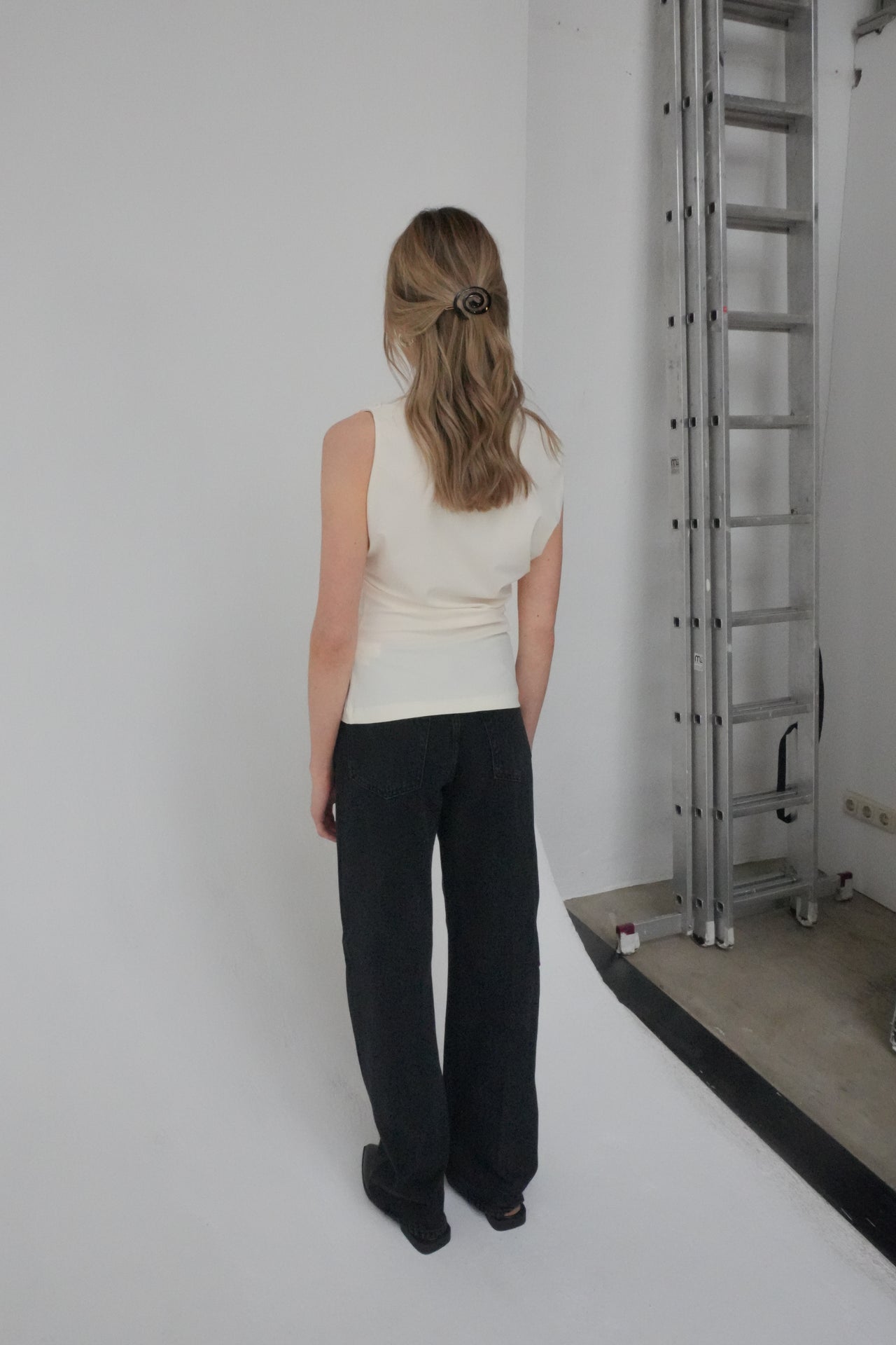 ASYMMETRIC SLEEVLESS TOP BY REYÈM