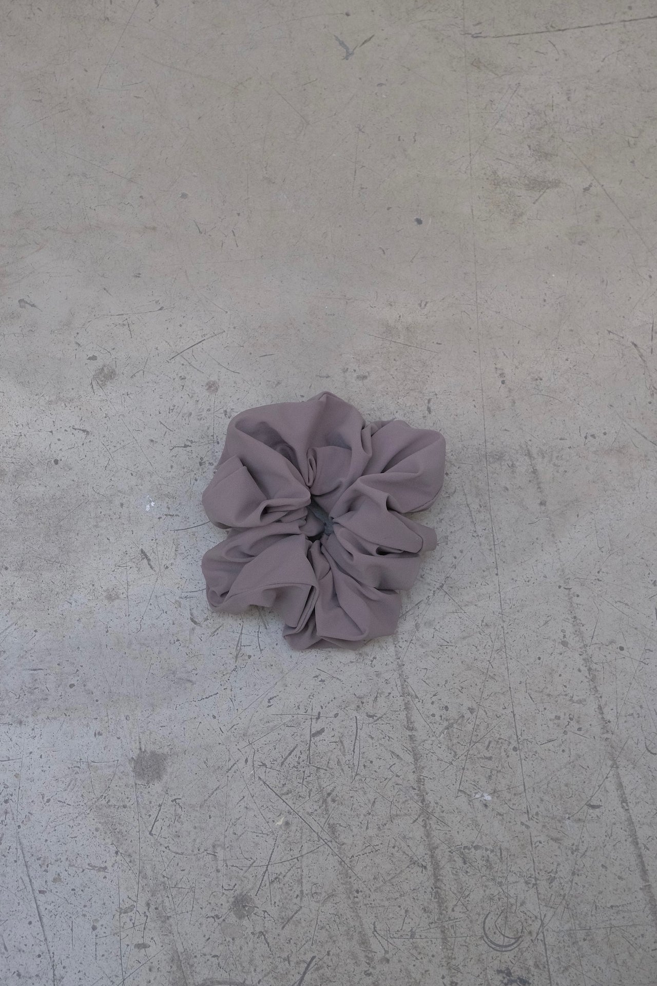 OVERSIZED SCRUNCHIE BY REYÈM