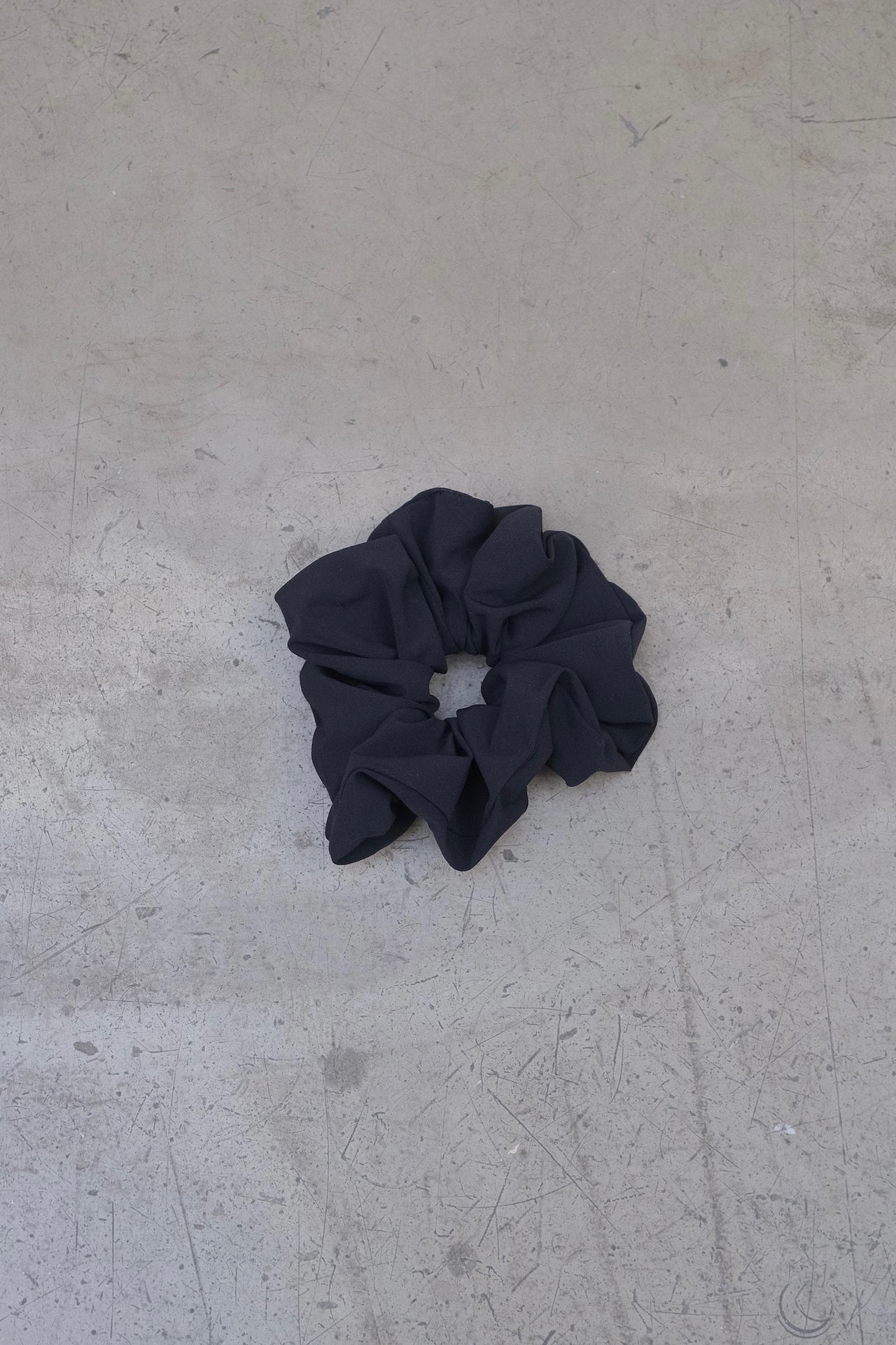 OVERSIZED SCRUNCHIE BY REYÈM