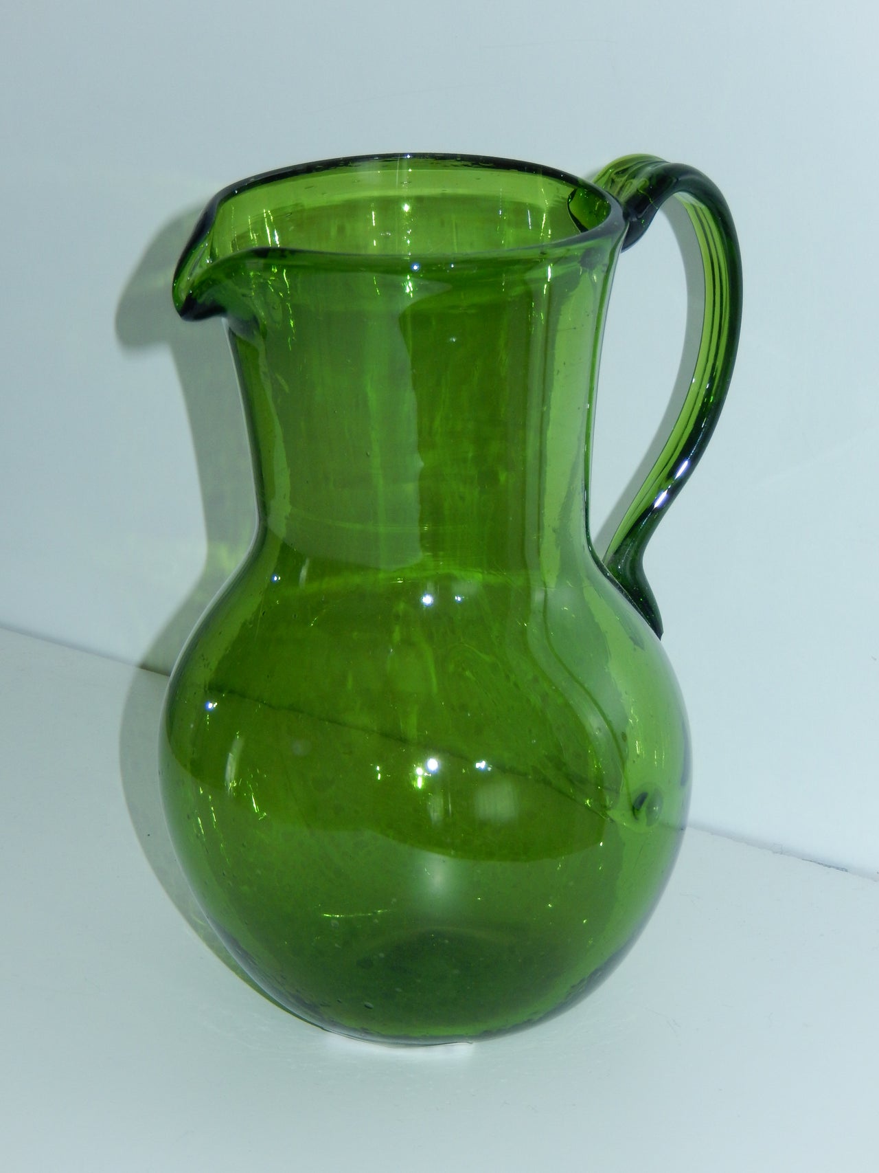 PICHET PETIT AVEC ANSE IN OLIVE BY LA SOUFFLERIE