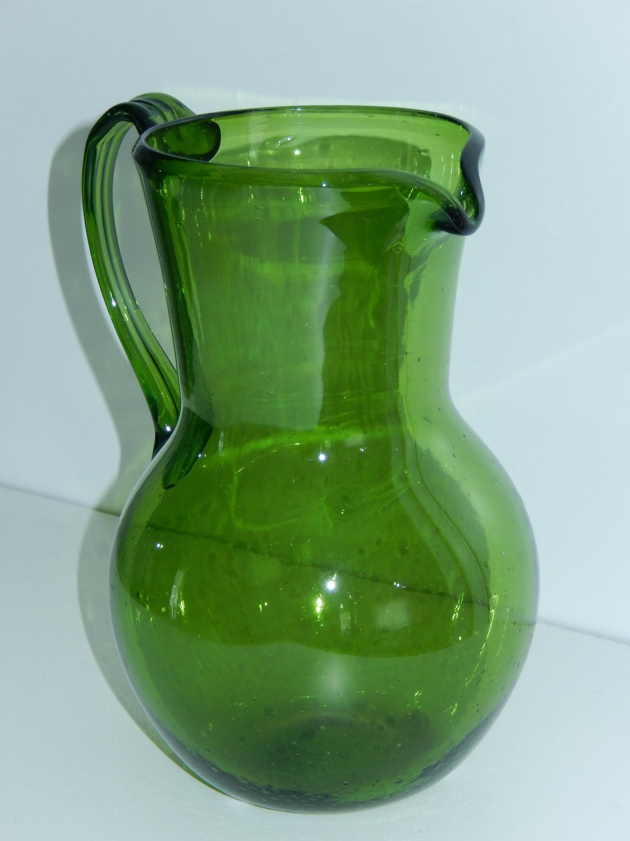 PICHET PETIT AVEC ANSE IN OLIVE BY LA SOUFFLERIE