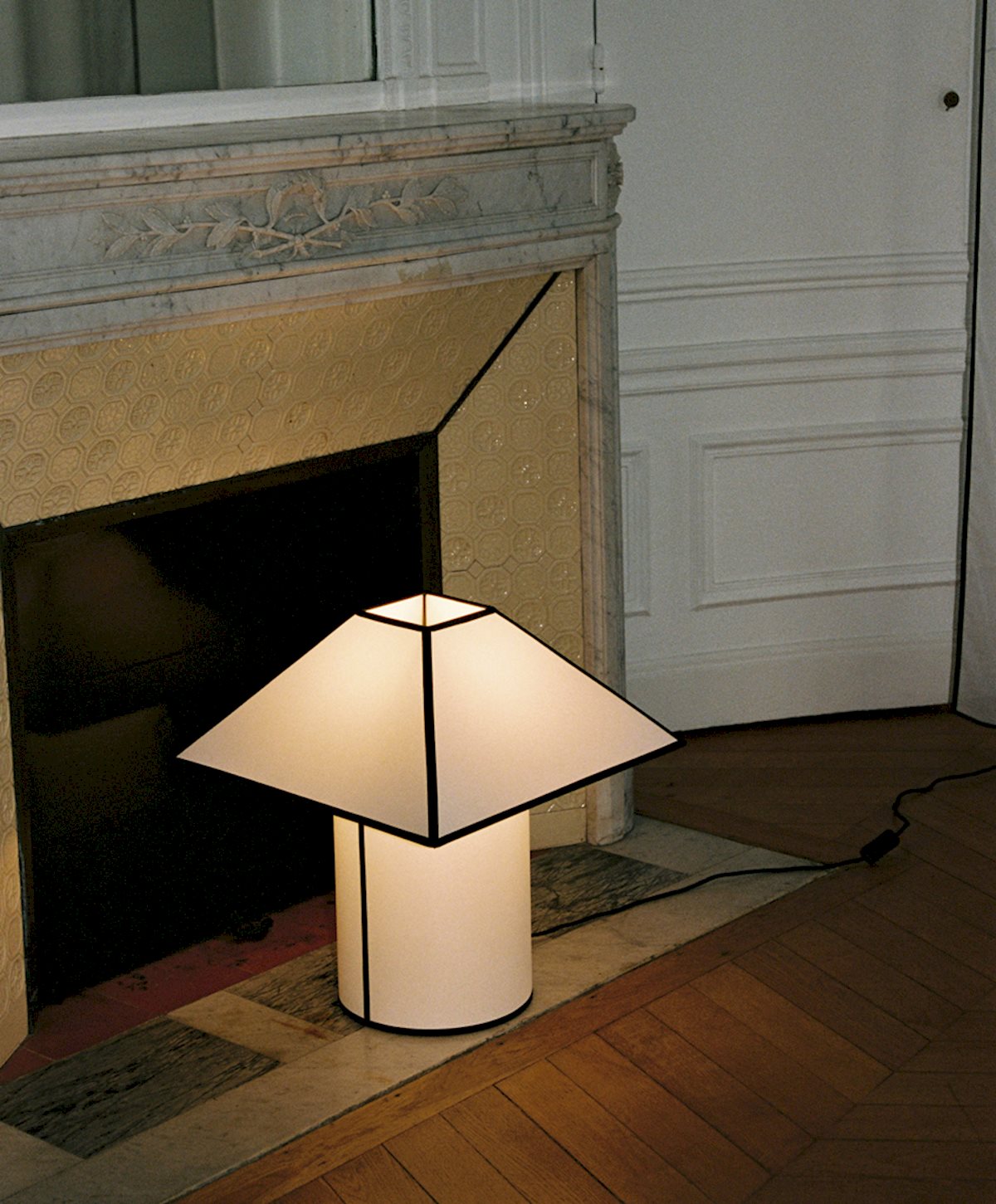 AVA PYRAMID TABLE LAMP 450 BY HAY