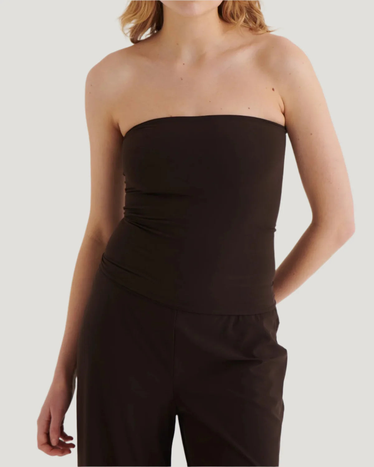 BANDEAU STRAPLESS TOP BY REYÉM