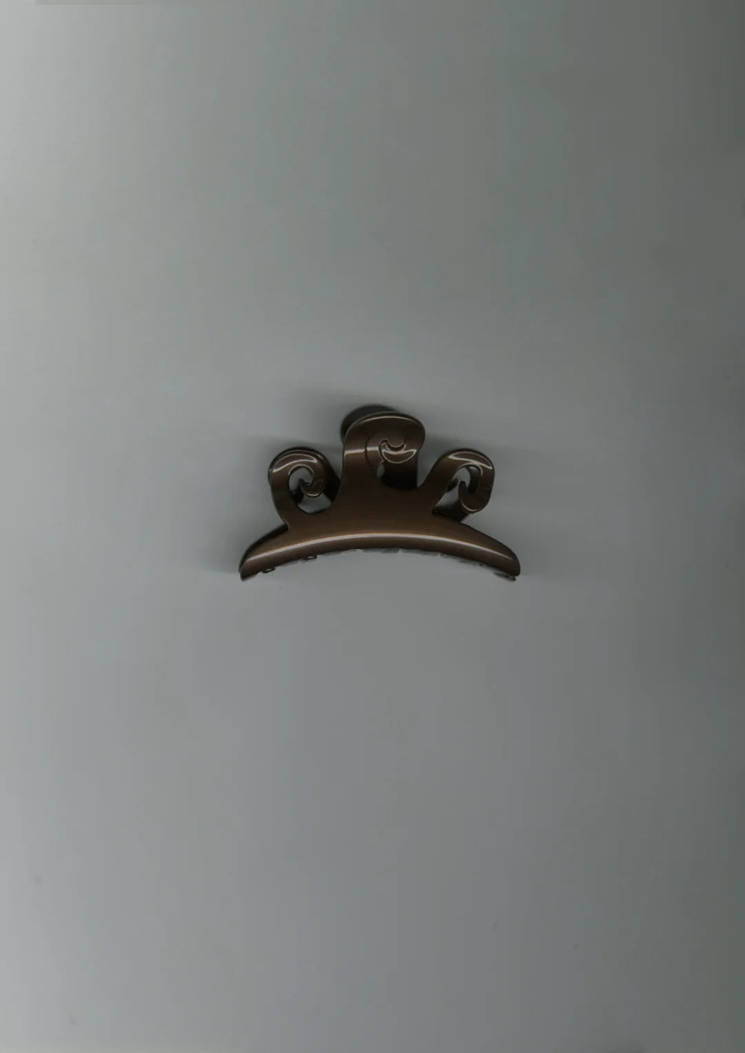SPIRAL CLAW CLIP IN UMBER BY MERRMA