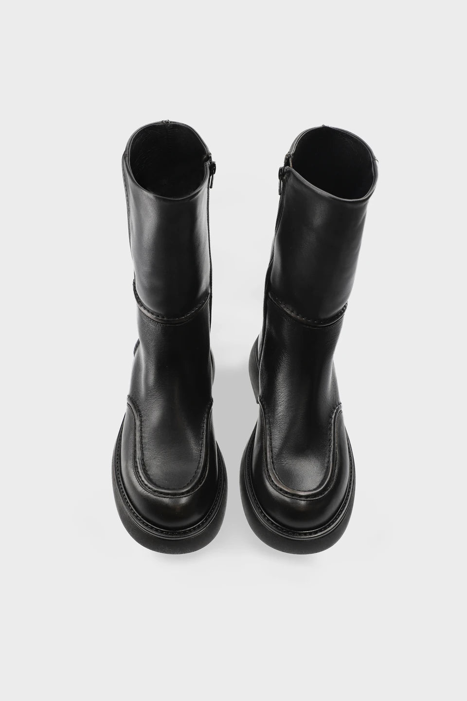 CPH760 in vintage leather black by Copenhagen Studios
