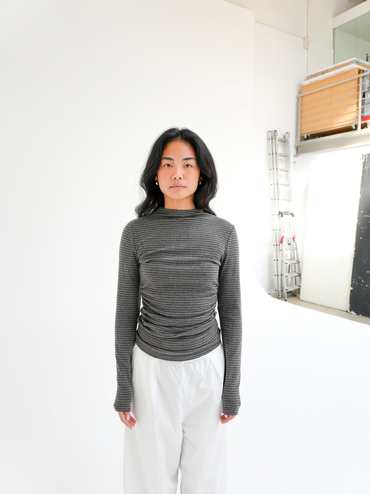 ARALEE LONGSLEEVE IN ANTHRACITE BY GRACE & MILA