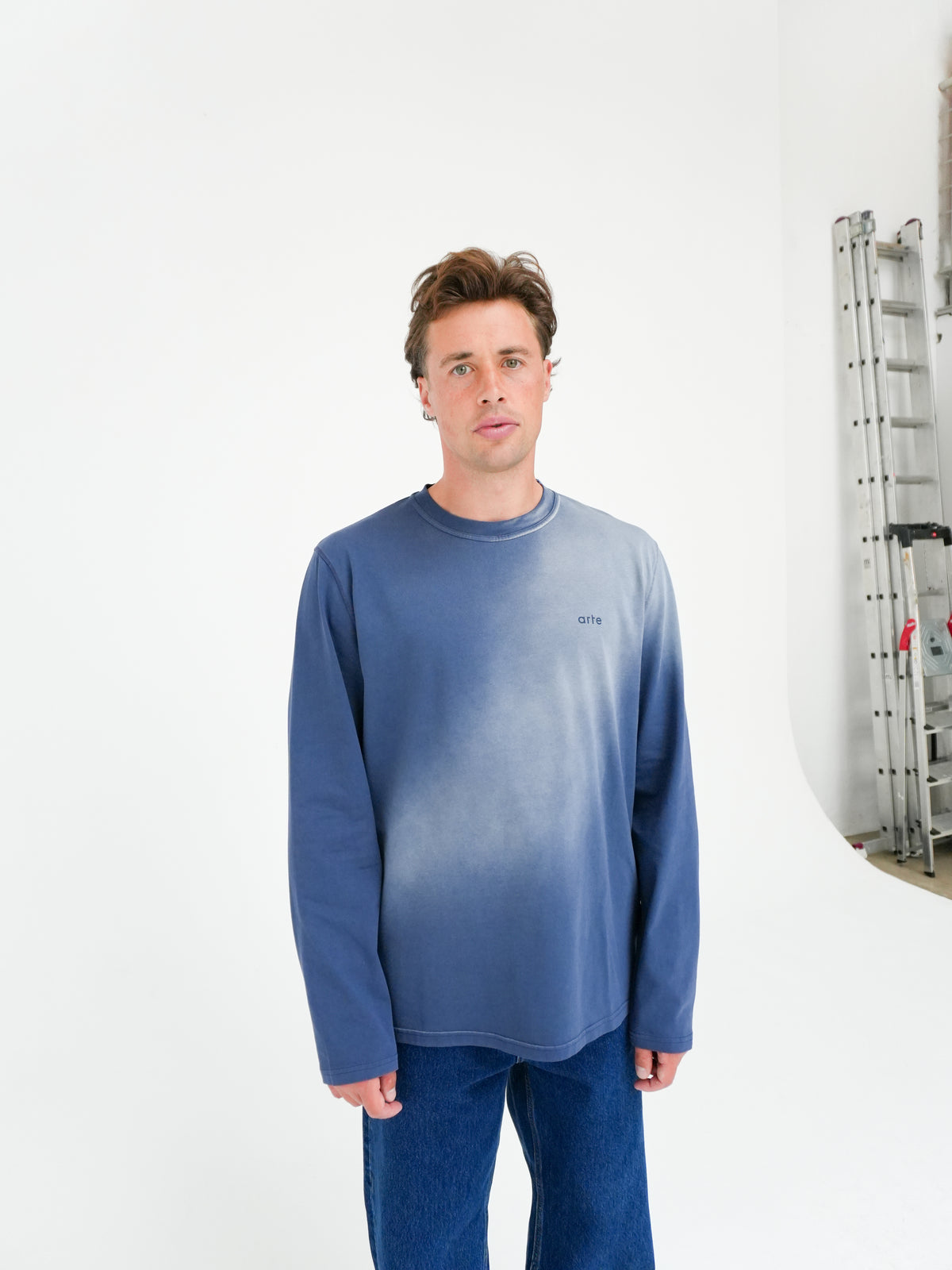 STENCIL SUNFADE LONGSLEEVE IN NAVY BY ARTE ANTWERP