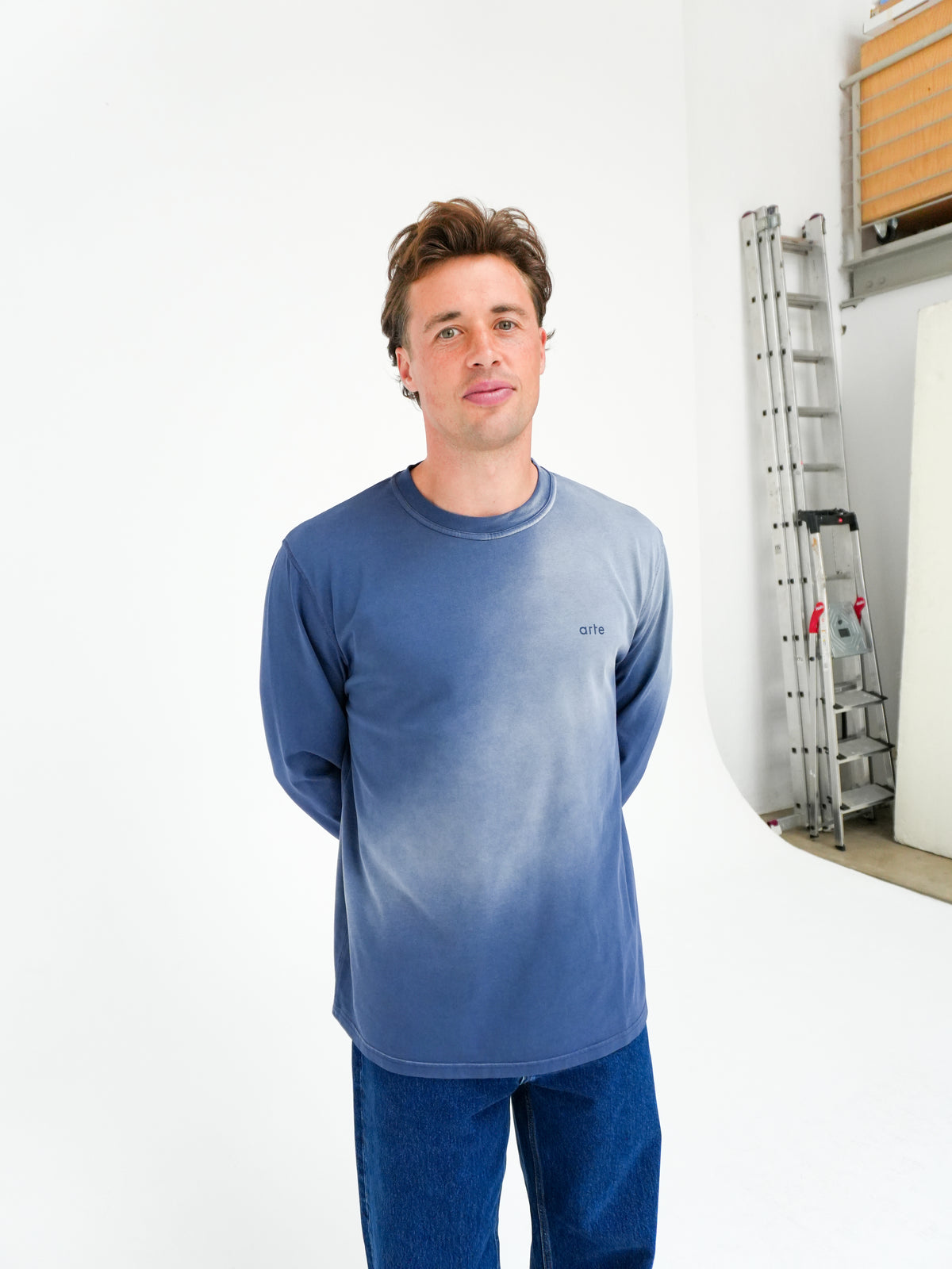 STENCIL SUNFADE LONGSLEEVE IN NAVY BY ARTE ANTWERP