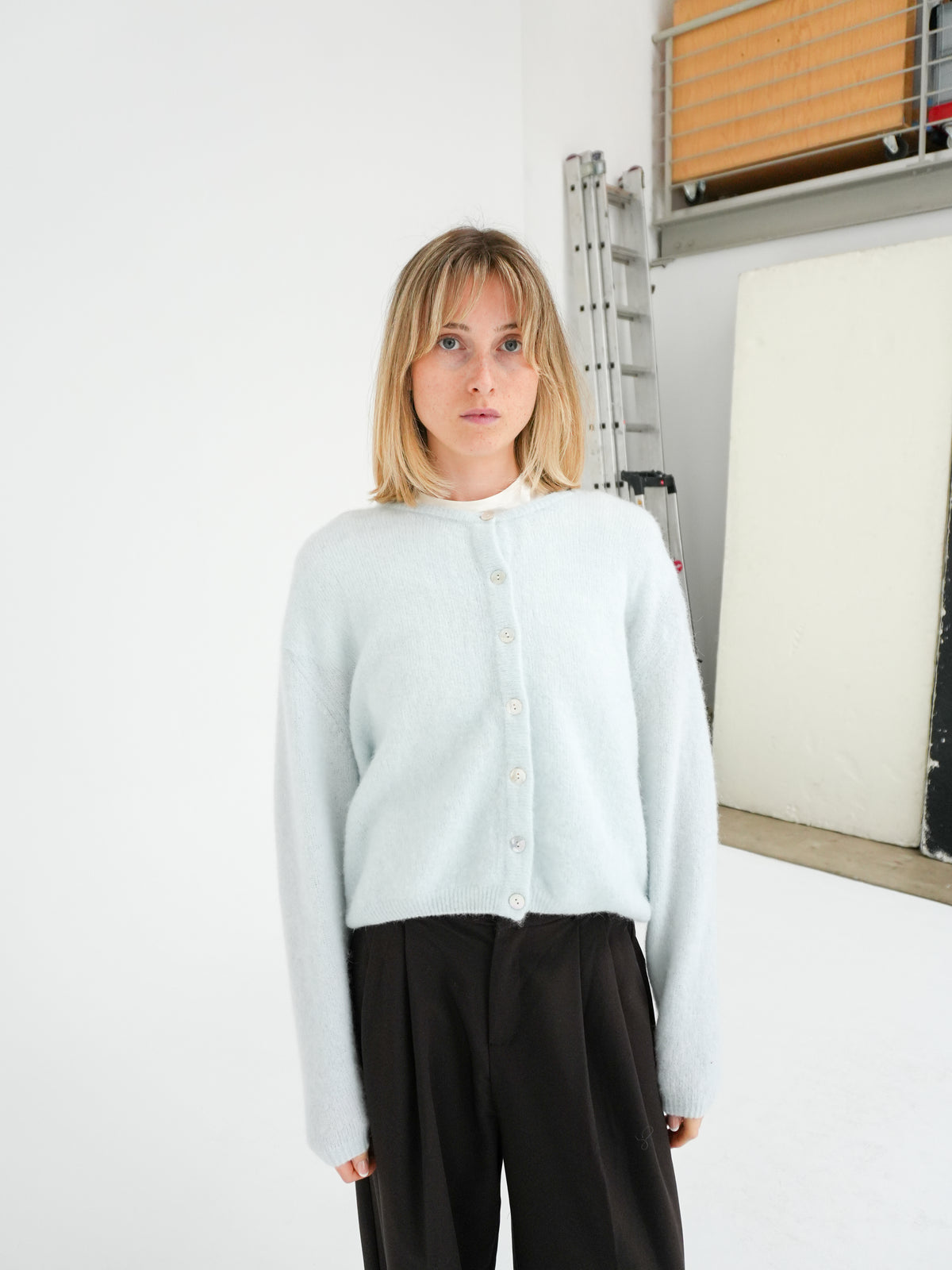 VITOW IN FROTS BY AMERICAN VINTAGE