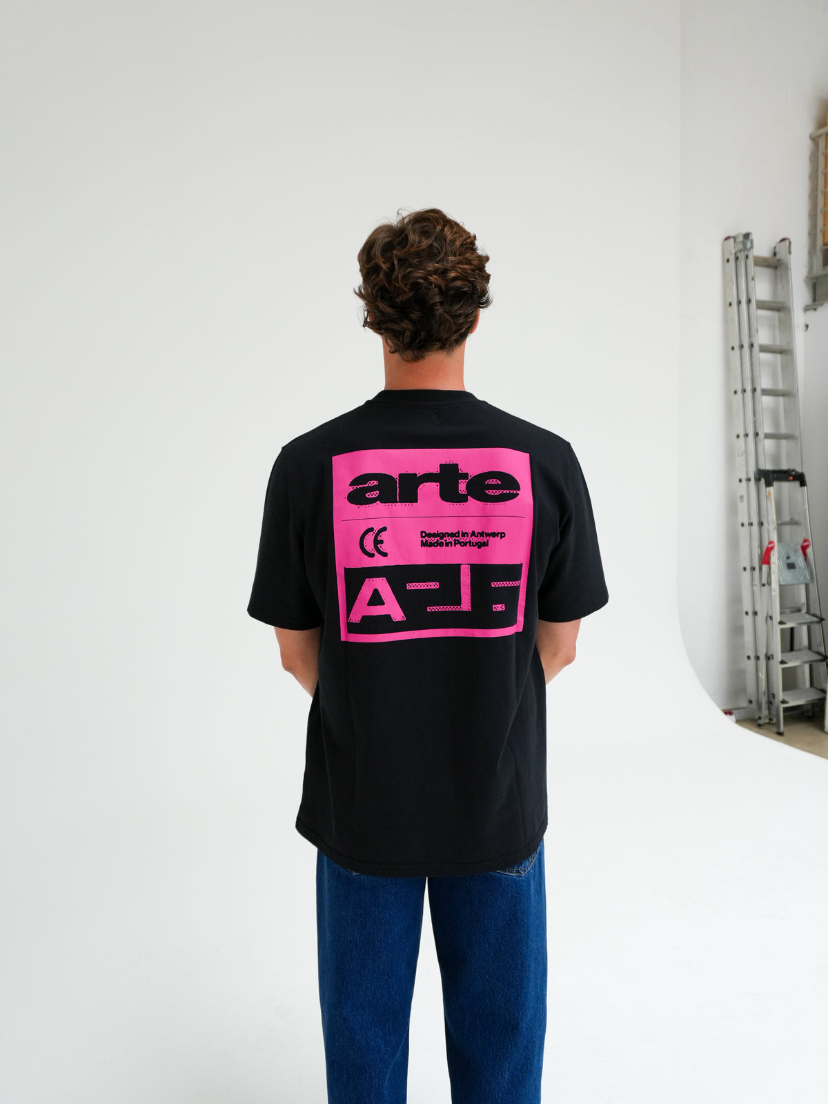 PINK SERIAL T-SHIRT IN BLACK BY ARTE ANTWERP