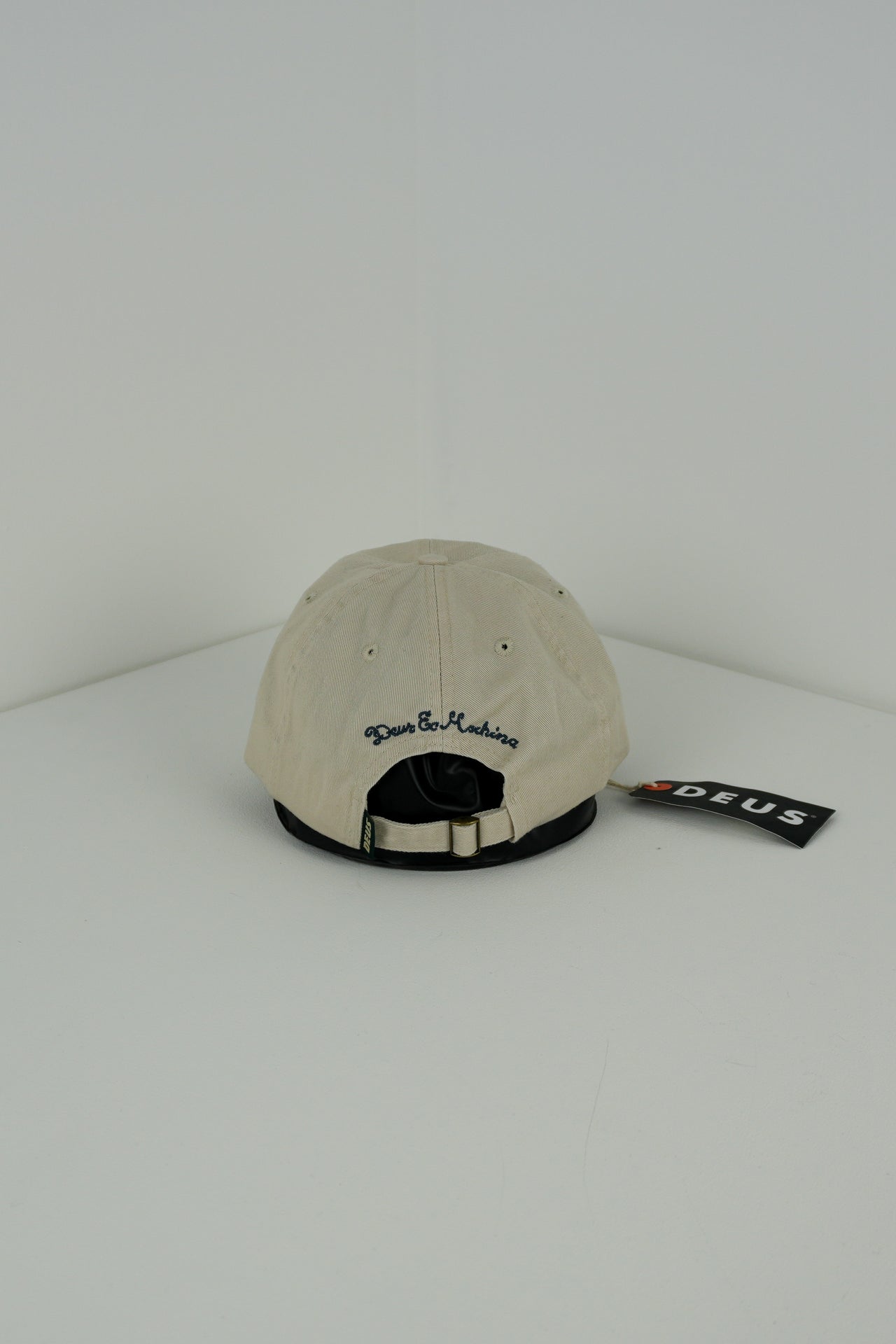 STRATA DAD CAP BY DEUS