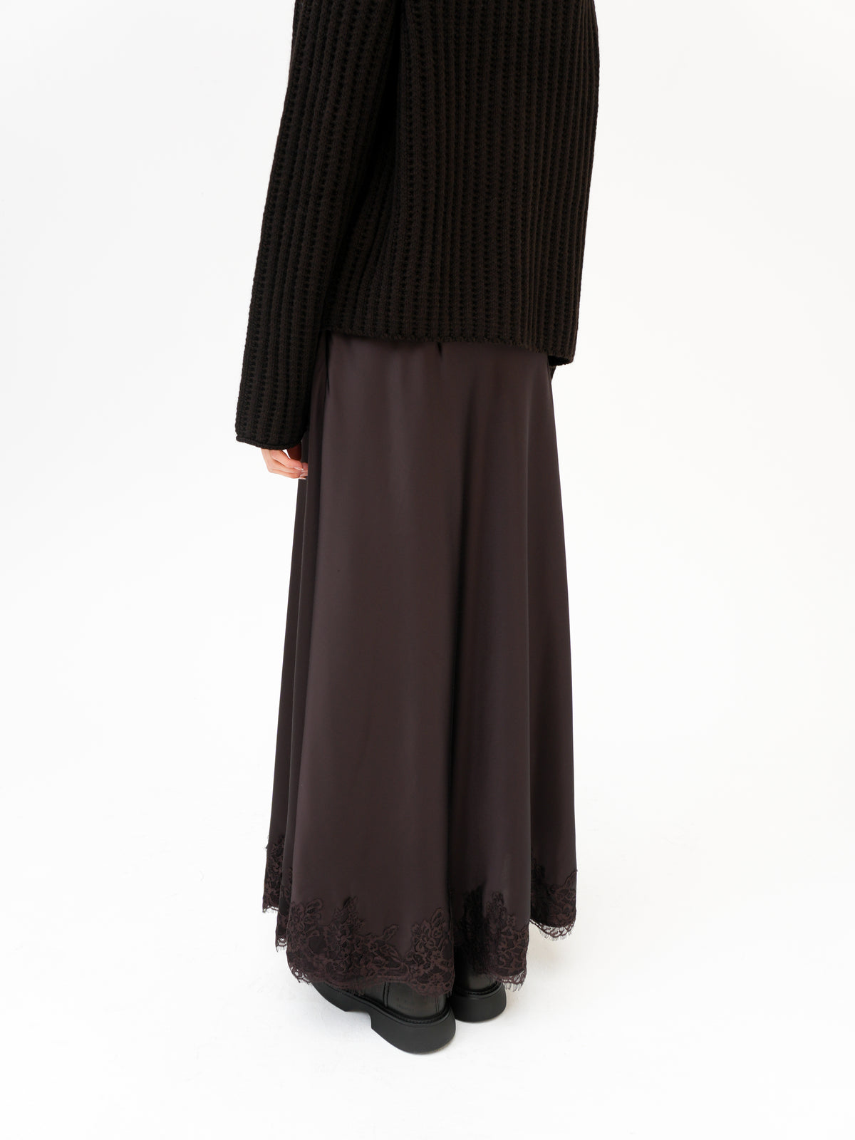 NUNADINE SKIRT IN BLACK COFFEE BY NÜMPH