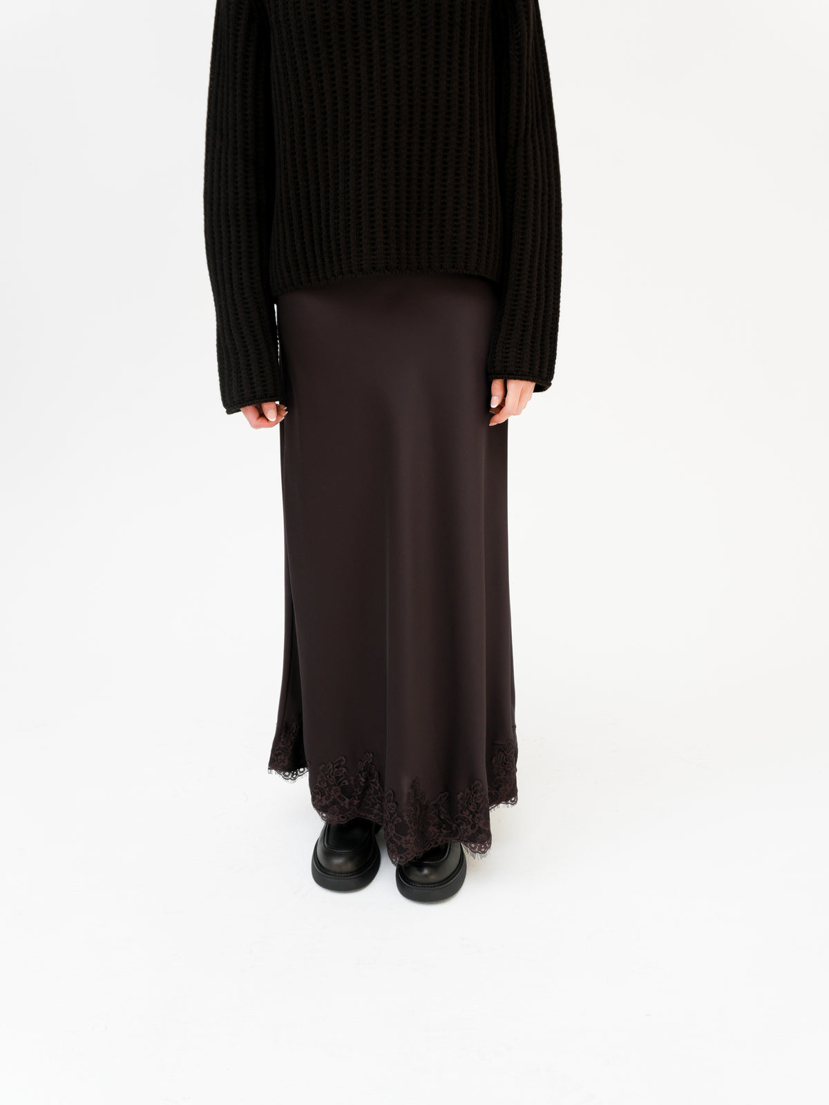 NUNADINE SKIRT IN BLACK COFFEE BY NÜMPH