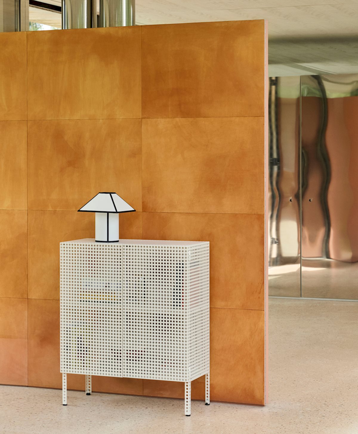 AVA PYRAMID TABLE LAMP 290 BY HAY