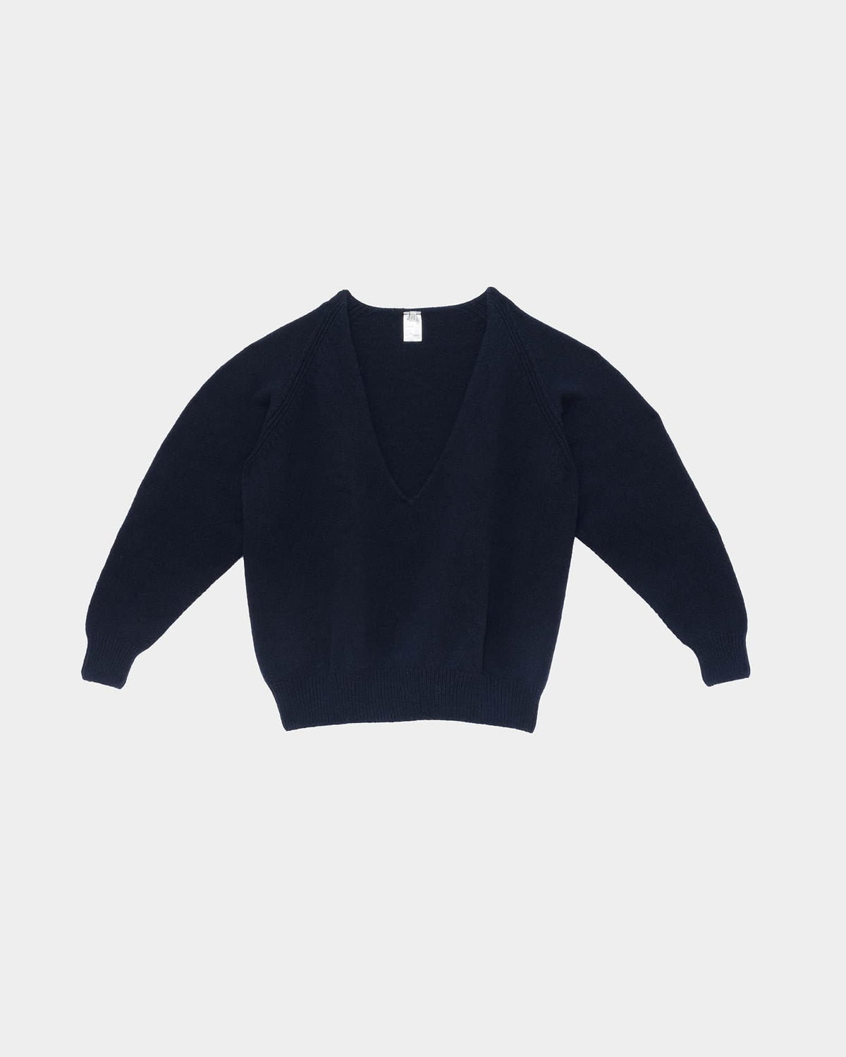 SOAR V NECK IN NAVY BY BASERANGE